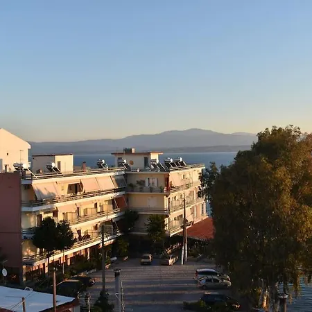 Beachfront Penthouse With Seaview * Λευκαντί