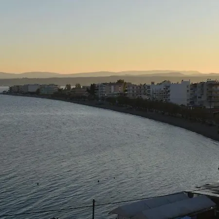 Beachfront Penthouse With Seaview Διαμέρισμα *