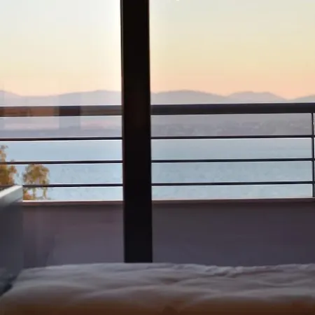 Beachfront Penthouse With Seaview Λευκαντί