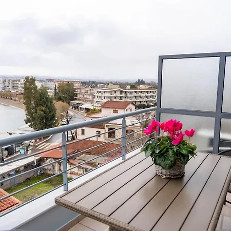 Beachfront Penthouse With Seaview Διαμέρισμα *