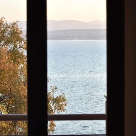 Beachfront Penthouse With Seaview Λευκαντί