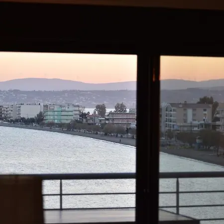 Beachfront Penthouse With Seaview * Λευκαντί