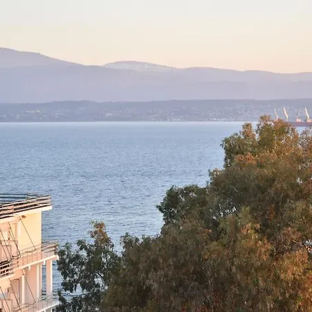 Beachfront Penthouse With Seaview